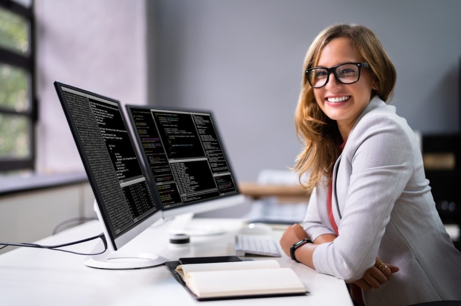 Bridging the Gap: Hexagon Empowers Women to Relaunch Tech Careers